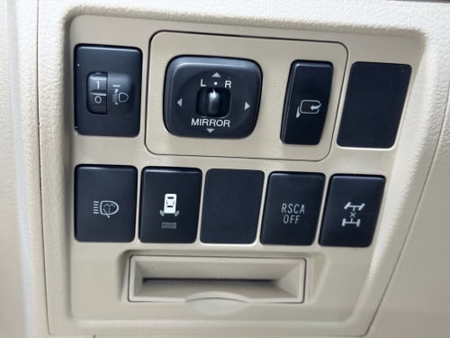 2013 Toyota Land Cruiser Full Option ទើបរៀបចំហើយ