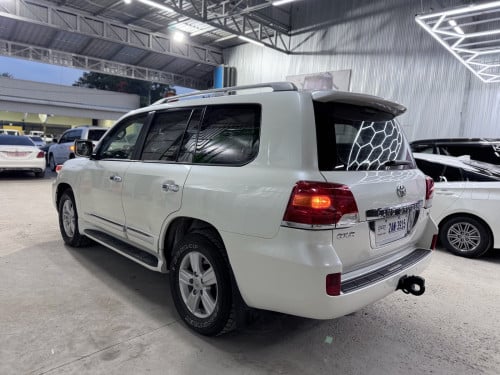 2013 Toyota Land Cruiser Full Option ទើបរៀបចំហើយ
