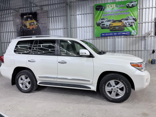 2013 Toyota Land Cruiser Full Option ទើបរៀបចំហើយ