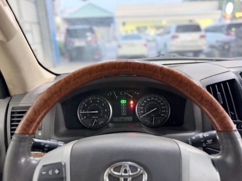 2013 Toyota Land Cruiser Full Option ទើបរៀបចំហើយ