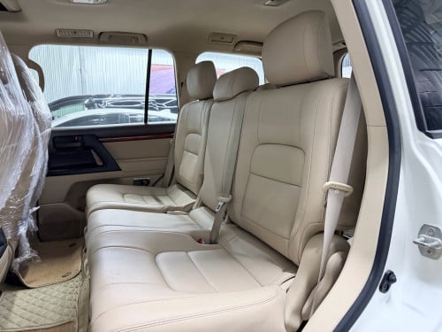 2013 Toyota Land Cruiser Full Option ទើបរៀបចំហើយ