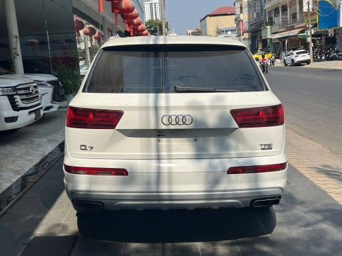 AUDI Q7 2017