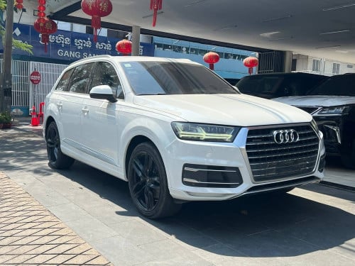 AUDI Q7 2017