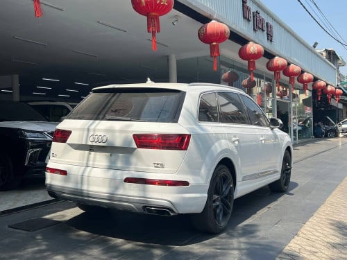 AUDI Q7 2017