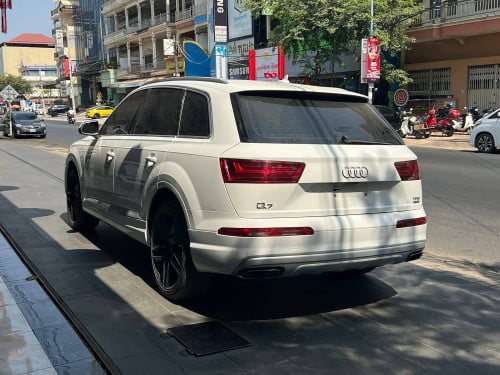 AUDI Q7 2017