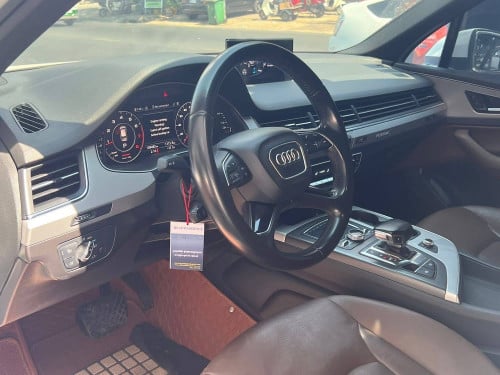 AUDI Q7 2017