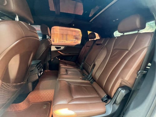 AUDI Q7 2017