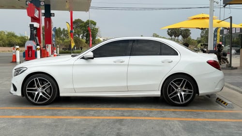 C300 AMG Night Package