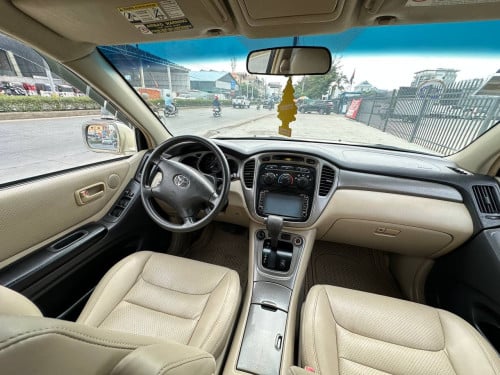Highlander 2003 4machine very nice car Gold Color