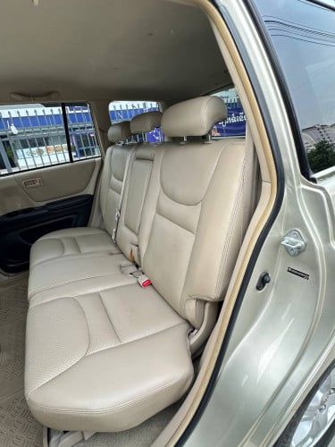 Highlander 2003 4machine very nice car Gold Color