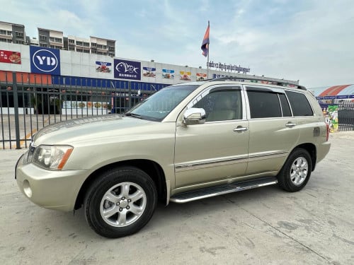 Highlander 2003 4machine very nice car Gold Color