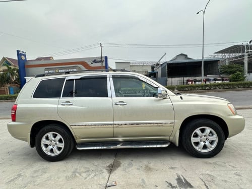 Highlander 2003 4machine very nice car Gold Color