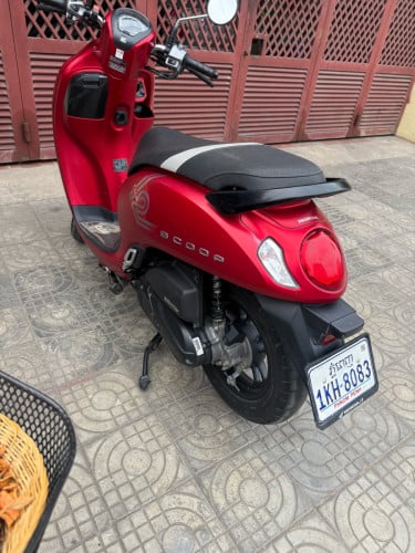 Honda scoopy i