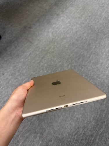Ipad Air 2 សំណុំzin ស្អាត99% លក់ធូរៗ ក្រោម100$