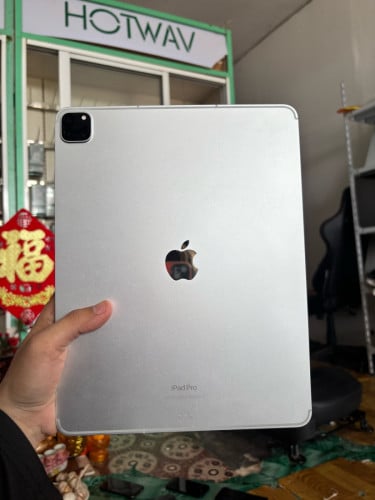 iPad M2 - 12.9Inc ស្អាត 99%
