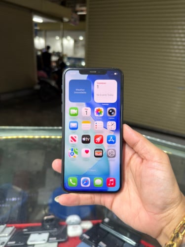 iPhone 11 Pro Max Green LL/A HD256GB Phone Condition 98% 🔋87% , ម៉ាស៊ីនសានុំ , មានស្កេនមុខ