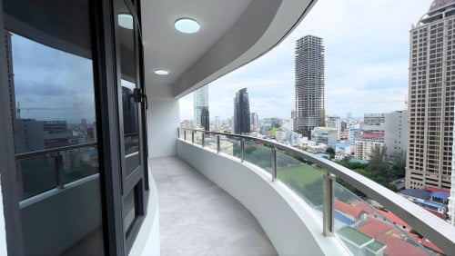 Le conde room urgent sale