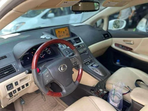 LEXUS HS250h Full Premium ក្នុងលឿង​ ពណ៌​សរកាំម៉ៃ​  ម្ចាស់ប្រេីថែរ​  ឯកសារ​គ្រប់​
