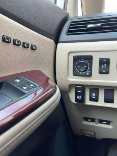 LEXUS HS250h Full Premium ក្នុងលឿង​ ពណ៌​សរកាំម៉ៃ​  ម្ចាស់ប្រេីថែរ​  ឯកសារ​គ្រប់​
