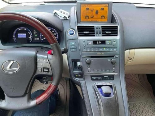 LEXUS HS250h Full Premium ក្នុងលឿង​ ពណ៌​សរកាំម៉ៃ​  ម្ចាស់ប្រេីថែរ​  ឯកសារ​គ្រប់​