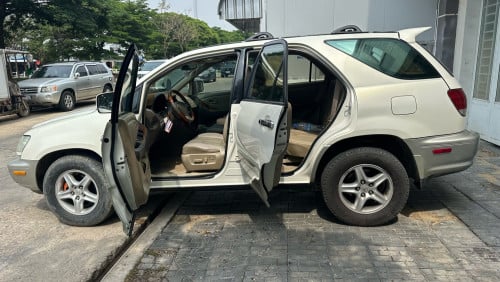 Lexus RX300 ឆ្នាំ​2000 ពណ៌​ស​កាំ​ម៉ៃ​ ម្ចាស់​ដើម​