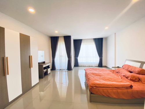 Link A for rent in Borey Chip Mong land sensok Aeon2 price 1200$ negotiable full furnish