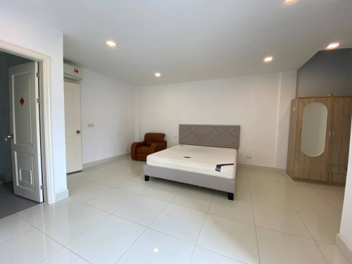 Link A for rent in Borey Chip Mong land sensok Aeon2 price 950$ negotiable full furnish