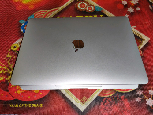 MacBook Air 2019CPU: Intel Core i5 RAM:8G Storage: 512G Screen: 2K 98% Price 360$