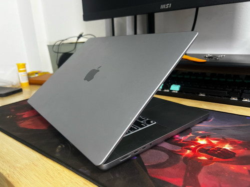 MacBook M1 Pro 16inch 512G Ram16G ថ្មី98% លក់ប្រញាប់លុយ 900$ ដាច់ហាមត