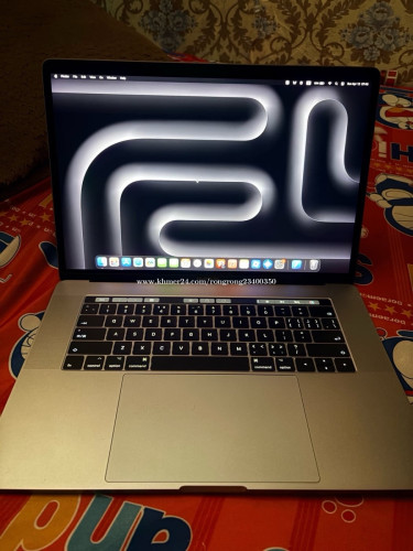 MacBook Pro 2017 256g