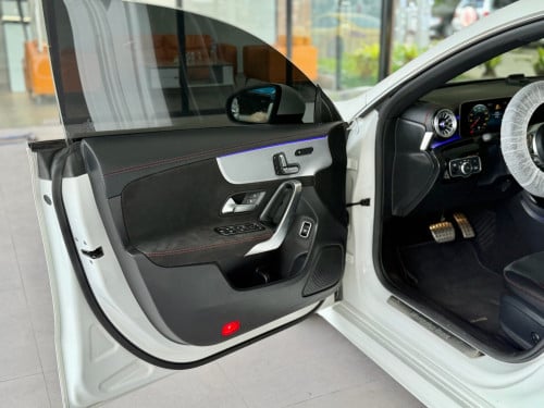 Mercedes Ben CLA250 ឡើង45s 2020