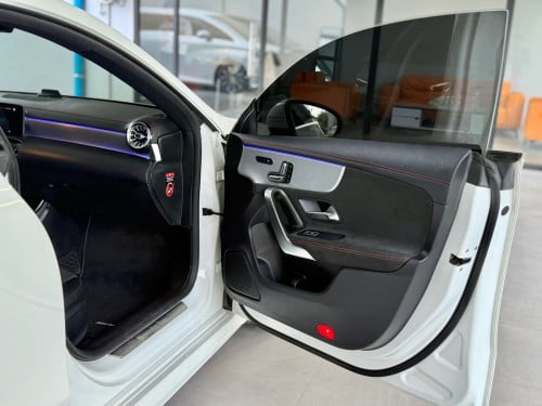 Mercedes Ben CLA250 ឡើង45s 2020