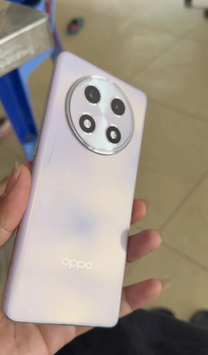 Oppo A2 Pro 5G សានុំហ្ស៊ីនតម្លែ105$