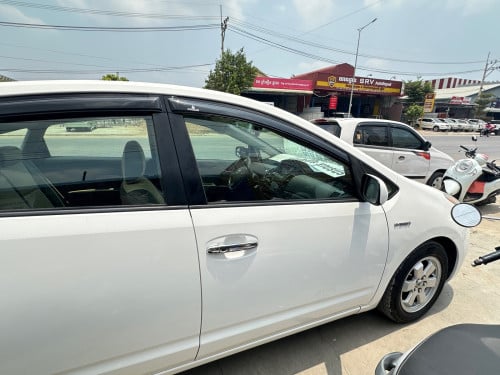 Pruis 07 full option អាគុយតែបី