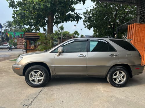 RX300 ឆ្នាំ2001​ ឡានស្អាតអត់បុក​ នៅក្រុងបាត់ដំបង