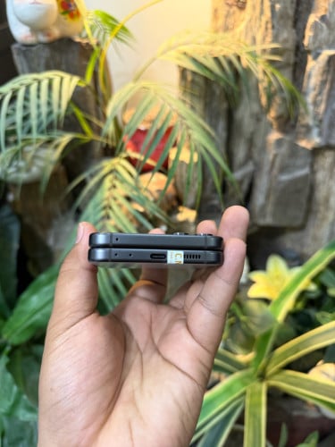 Samsung galaxy Z flip 5 Edition/ram8/512G/ក្រុមហ៊ុន