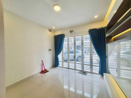 Shop  House For Sale / ផ្ទះអាជីវកម្មសម្រាប់លក់បន្ទាន់#ប៉េងហួតបឹងស្នោរ