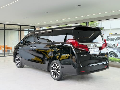 Toyota Alphard ឆ្នាំ 2016