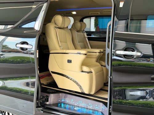 Toyota Alphard ឆ្នាំ 2016