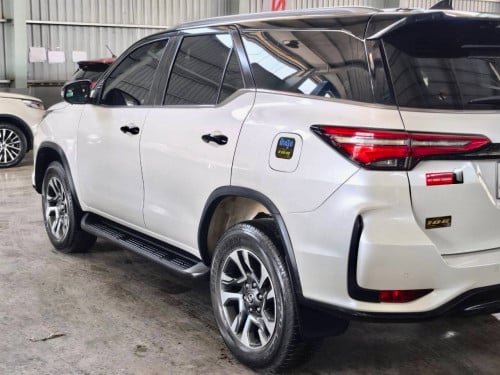 Toyota Fortuner Legender 2021 Full Option (40000kmជាង)