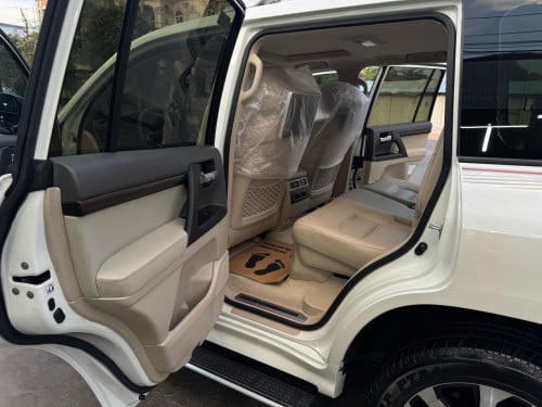 Toyota LANDCRUISER GXR 2019 Grand Touring ម្ចាស់ដើមទិញថ្មីក្រុមហ៊ុន ឈ្នាន់អូតូ+ទ្វាបុឺត