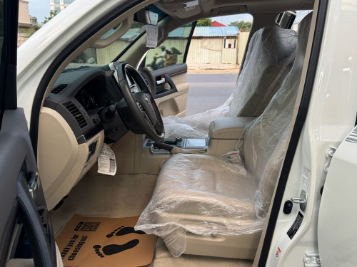 Toyota LANDCRUISER GXR 2019 Grand Touring ម្ចាស់ដើមទិញថ្មីក្រុមហ៊ុន ឈ្នាន់អូតូ+ទ្វាបុឺត
