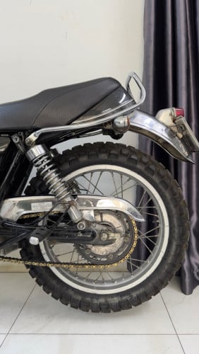 Yamaha SR400 For Sale 1350$ negotiable