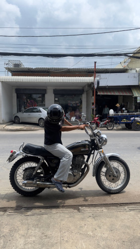 Yamaha SR400 For Sale 1350$ negotiable