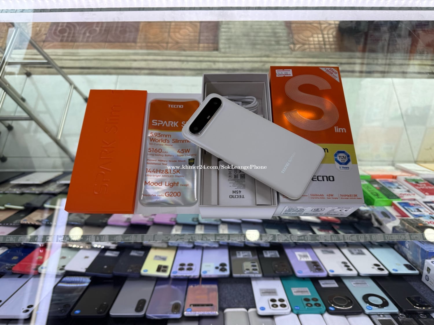 TecnoSparkSlim(16g*+256g)99.99%