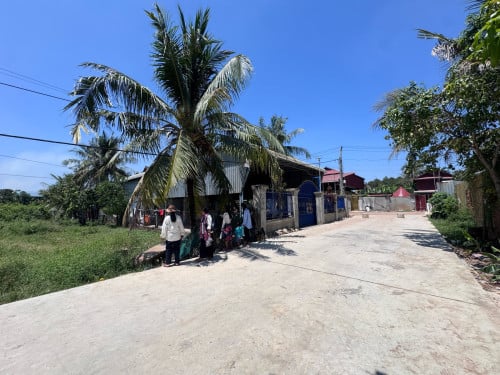 ដីគៀនស្វាយលក់ ផ្លូវបេតុង