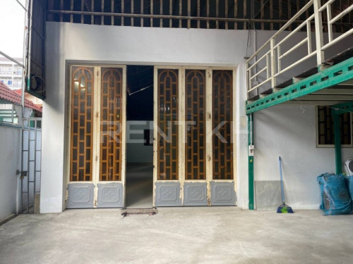 ឃ្លាំងជួលនៅបឹងទំពុន