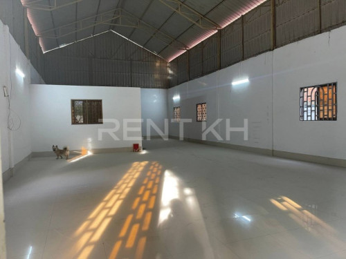 ឃ្លាំងជួលនៅបឹងទំពុន