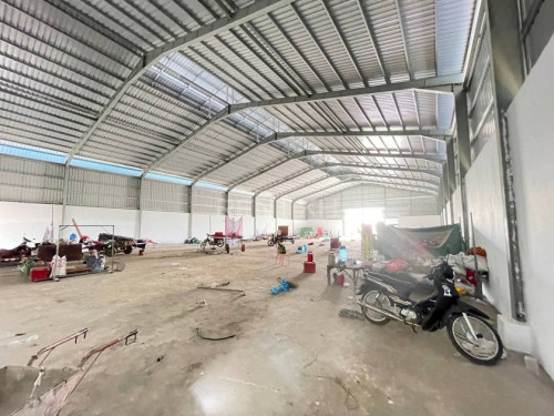 ឃ្លាំងជួលនៅព្រែកព្នៅ