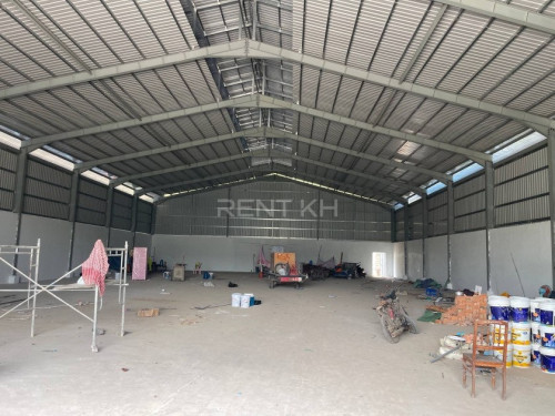 ឃ្លាំងជួលនៅព្រែកព្នៅ